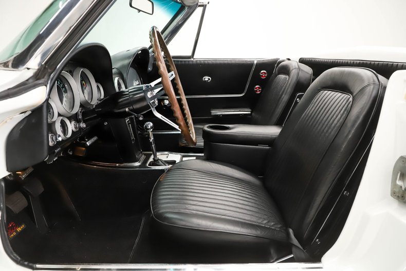 Chevrolet-Corvette-1964-Ermine-White-Black-Leather-28