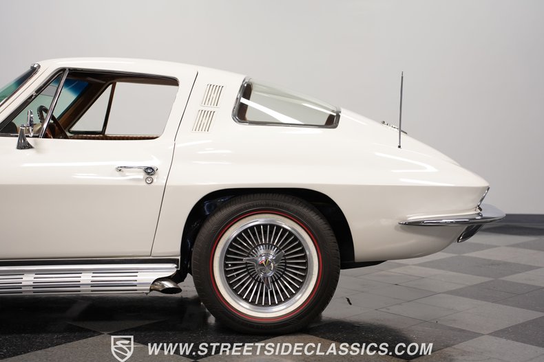 Chevrolet-Corvette-1964-Ermine-White-Saddle-11