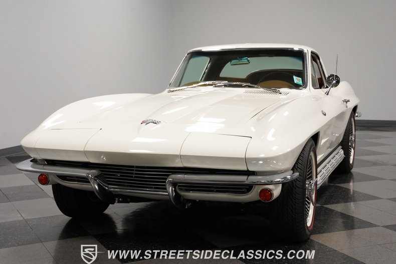 Chevrolet-Corvette-1964-Ermine-White-Saddle-19