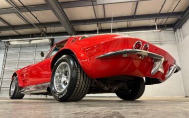 Chevrolet-Corvette-1964-Red-Cream-1