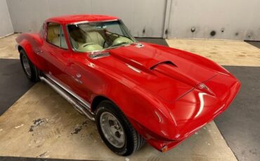 Chevrolet-Corvette-1964-Red-Cream-15