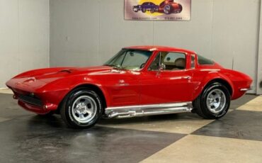 Chevrolet-Corvette-1964-Red-Cream-2