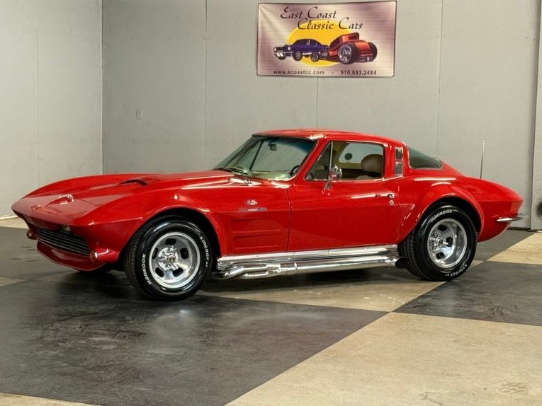 Chevrolet-Corvette-1964-Red-Cream-2