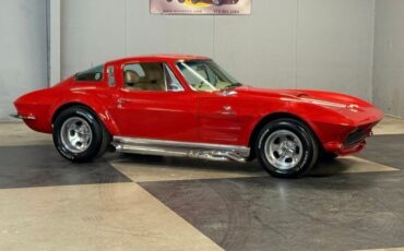 Chevrolet-Corvette-1964-Red-Cream-20