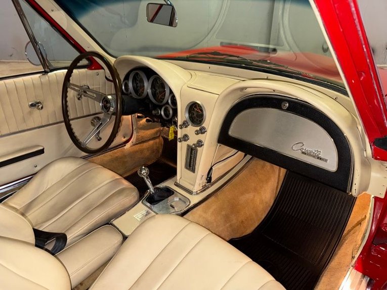 Chevrolet-Corvette-1964-Red-Cream-9
