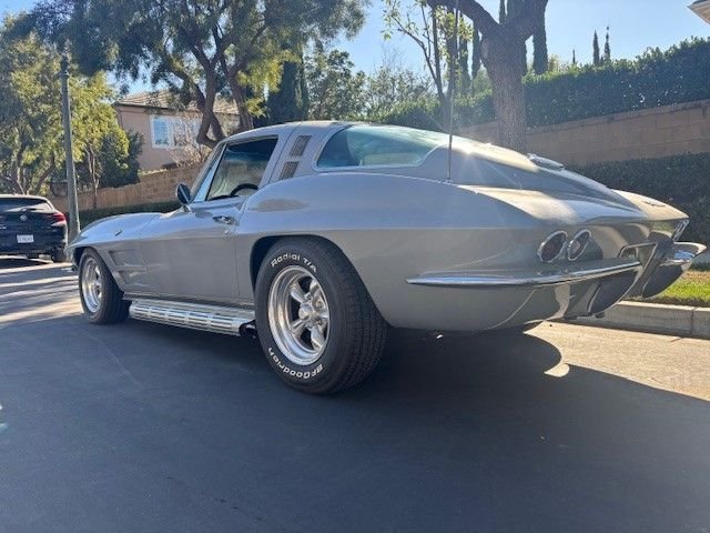 Chevrolet-Corvette-1964-Satin-Silver-black-17