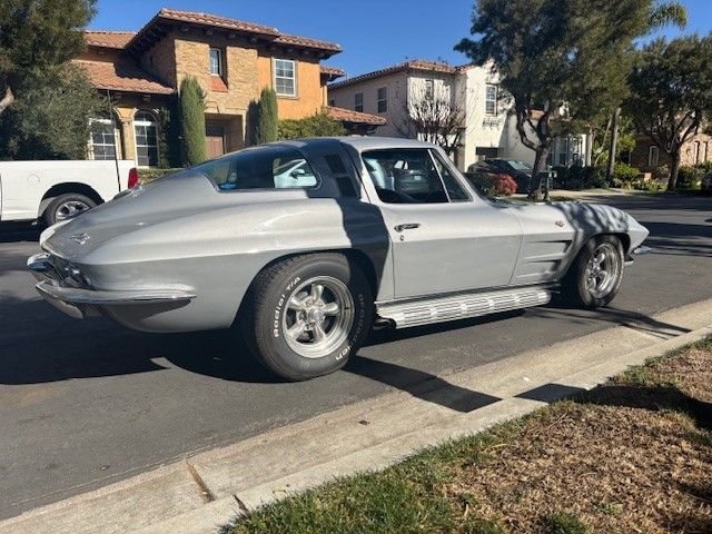 Chevrolet-Corvette-1964-Satin-Silver-black-19