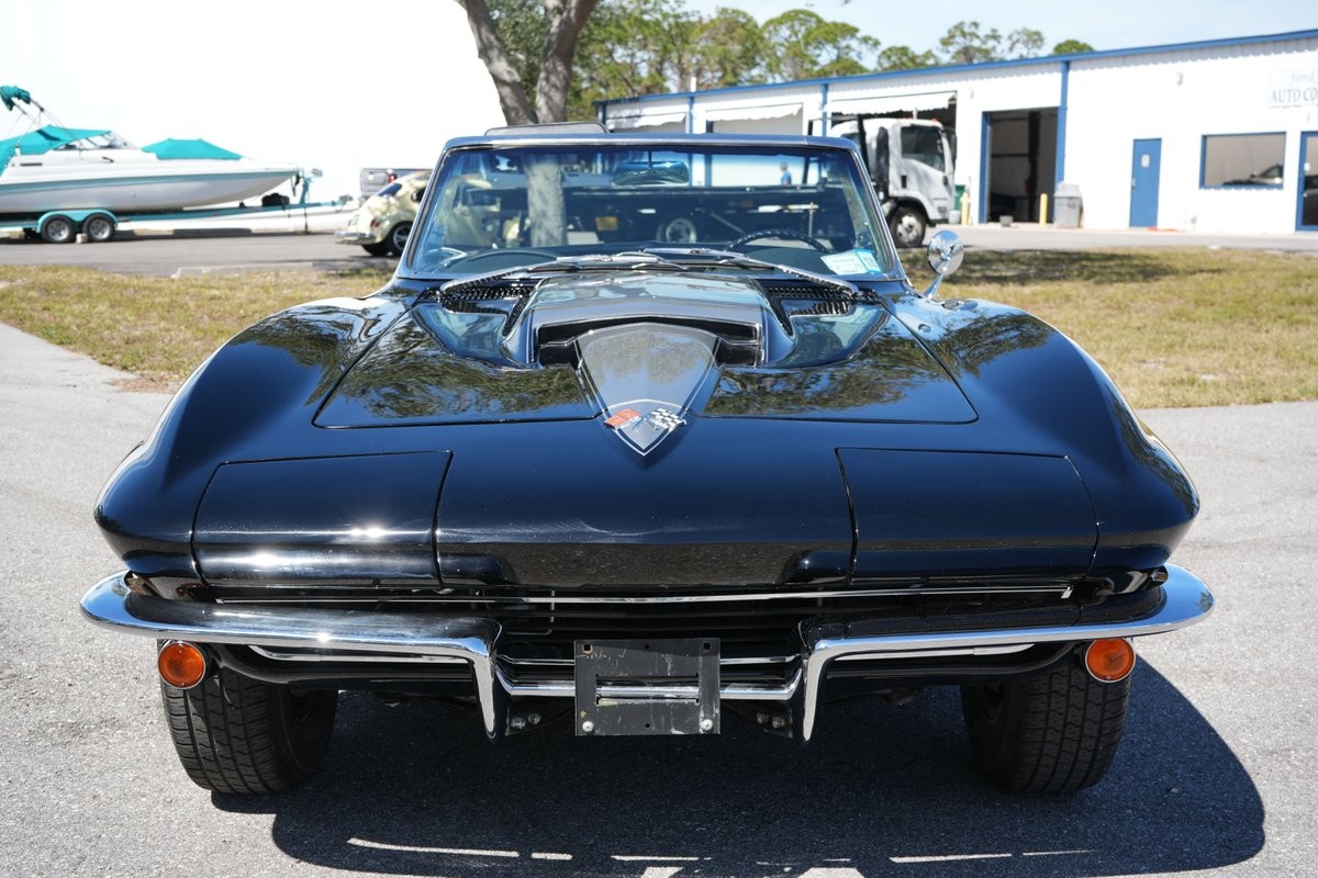 Chevrolet-Corvette-1965-1