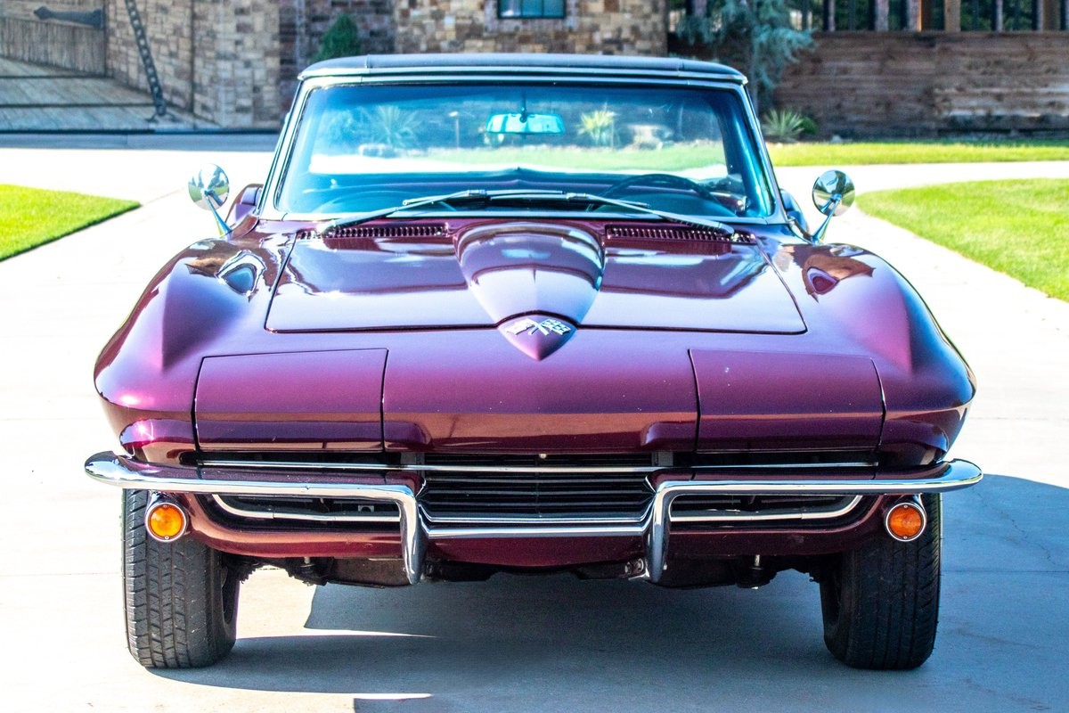 Chevrolet-Corvette-1965-1
