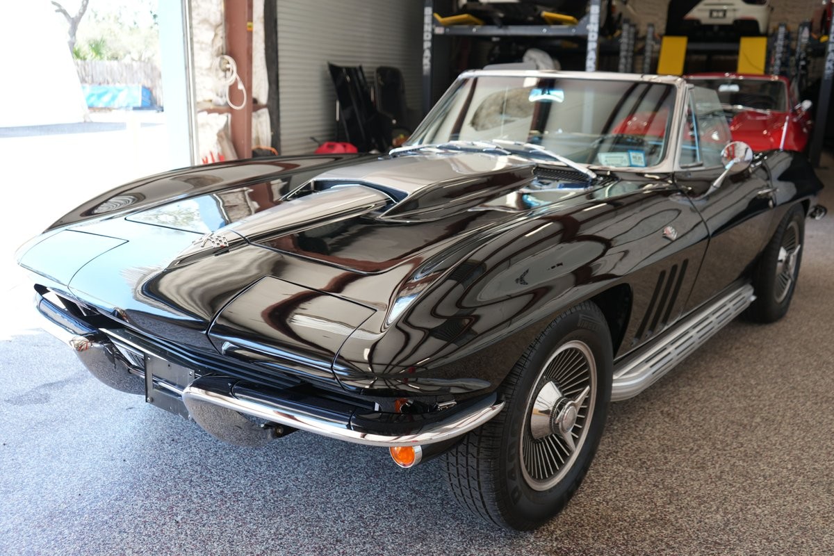 Chevrolet-Corvette-1965-13