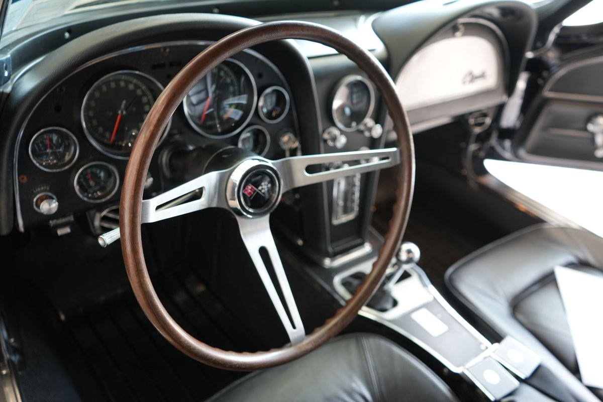 Chevrolet-Corvette-1965-21