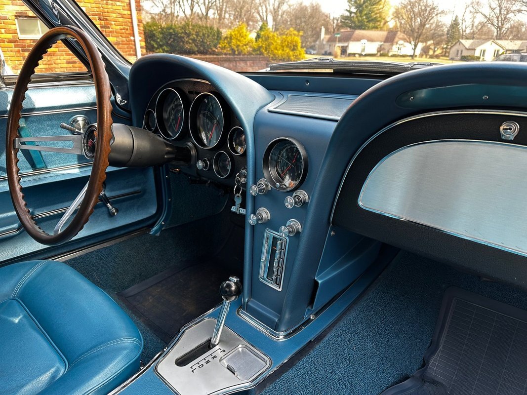 Chevrolet-Corvette-1965-21