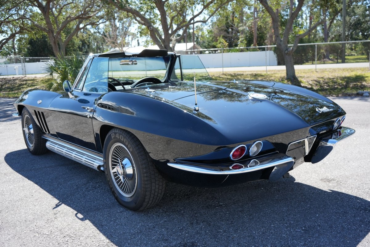 Chevrolet-Corvette-1965-3