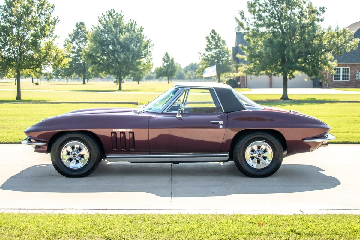 Chevrolet-Corvette-1965-3