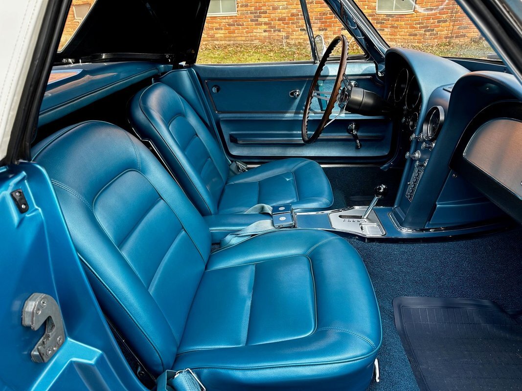 Chevrolet-Corvette-1965-30