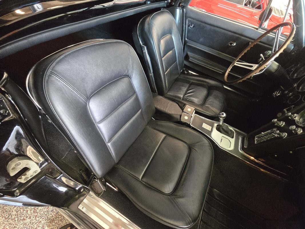 Chevrolet-Corvette-1965-32