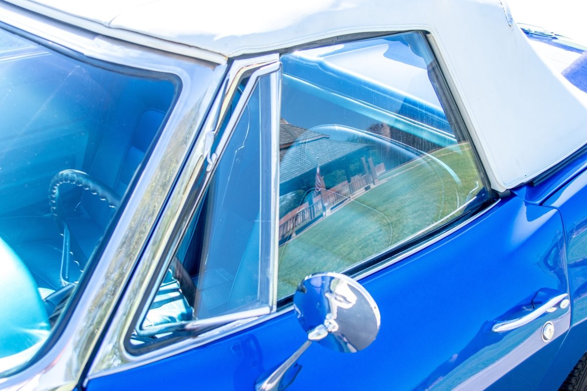 Chevrolet-Corvette-1965-Convertible-10