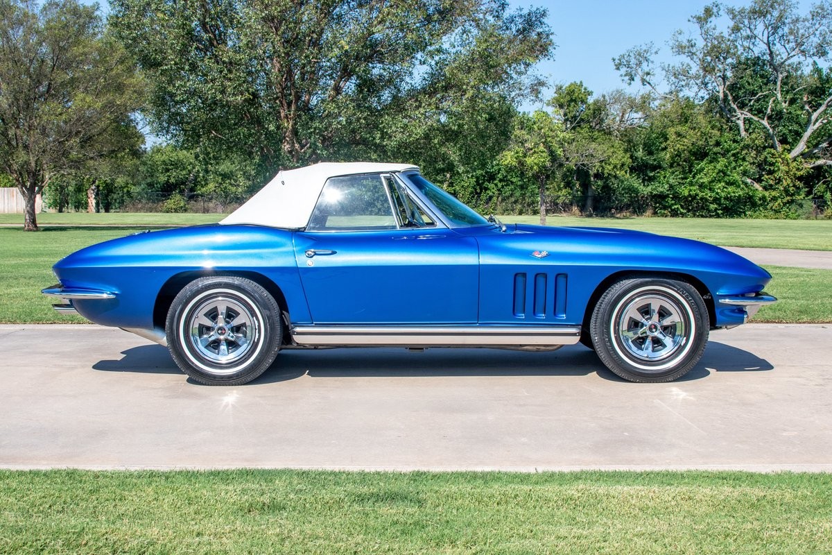 Chevrolet-Corvette-1965-Convertible-13