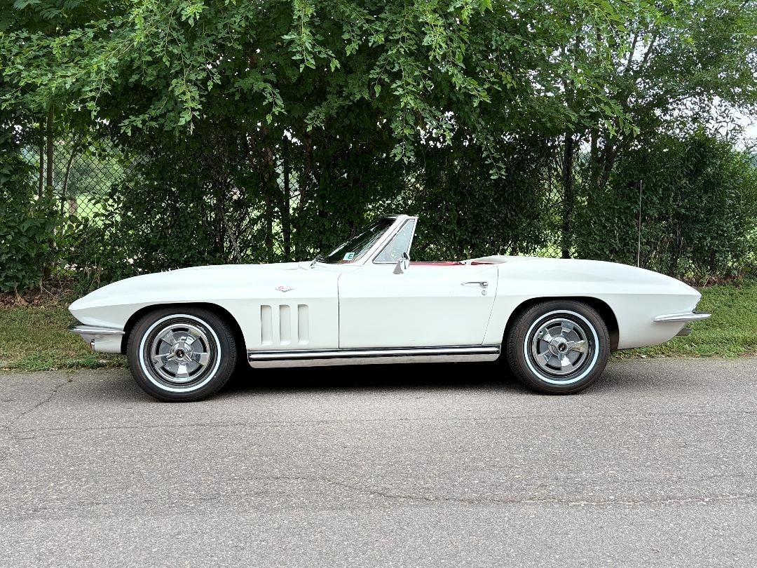 Chevrolet-Corvette-1965-Convertible-13