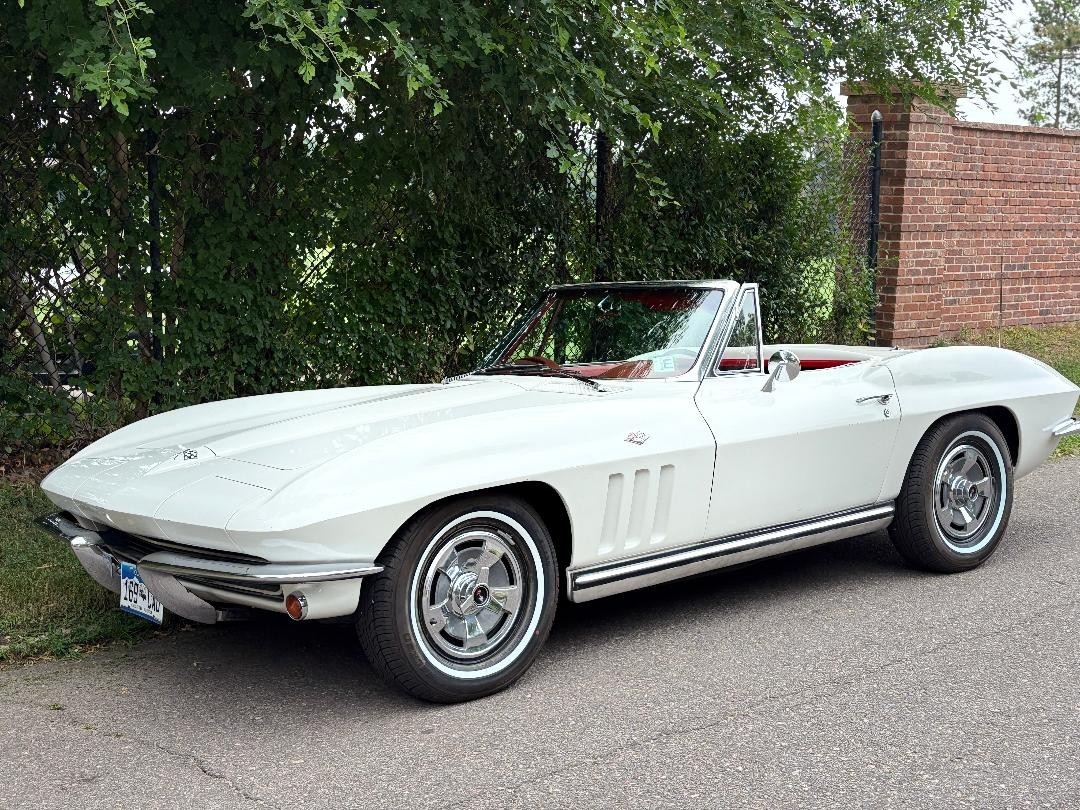 Chevrolet-Corvette-1965-Convertible-14