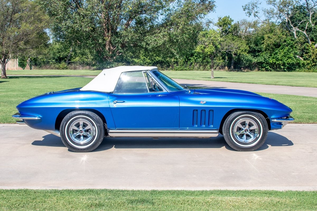 Chevrolet-Corvette-1965-Convertible-15