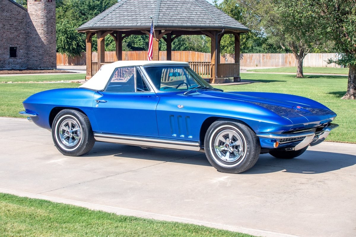 Chevrolet-Corvette-1965-Convertible-16