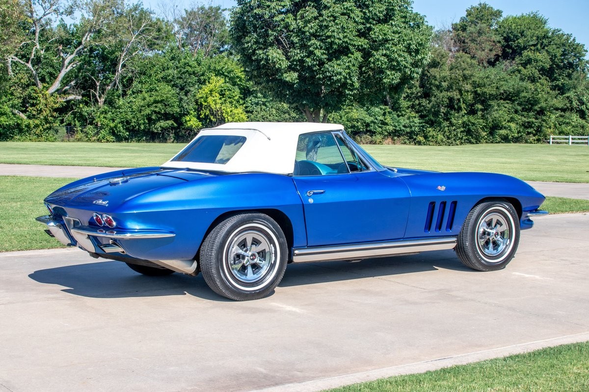 Chevrolet-Corvette-1965-Convertible-17