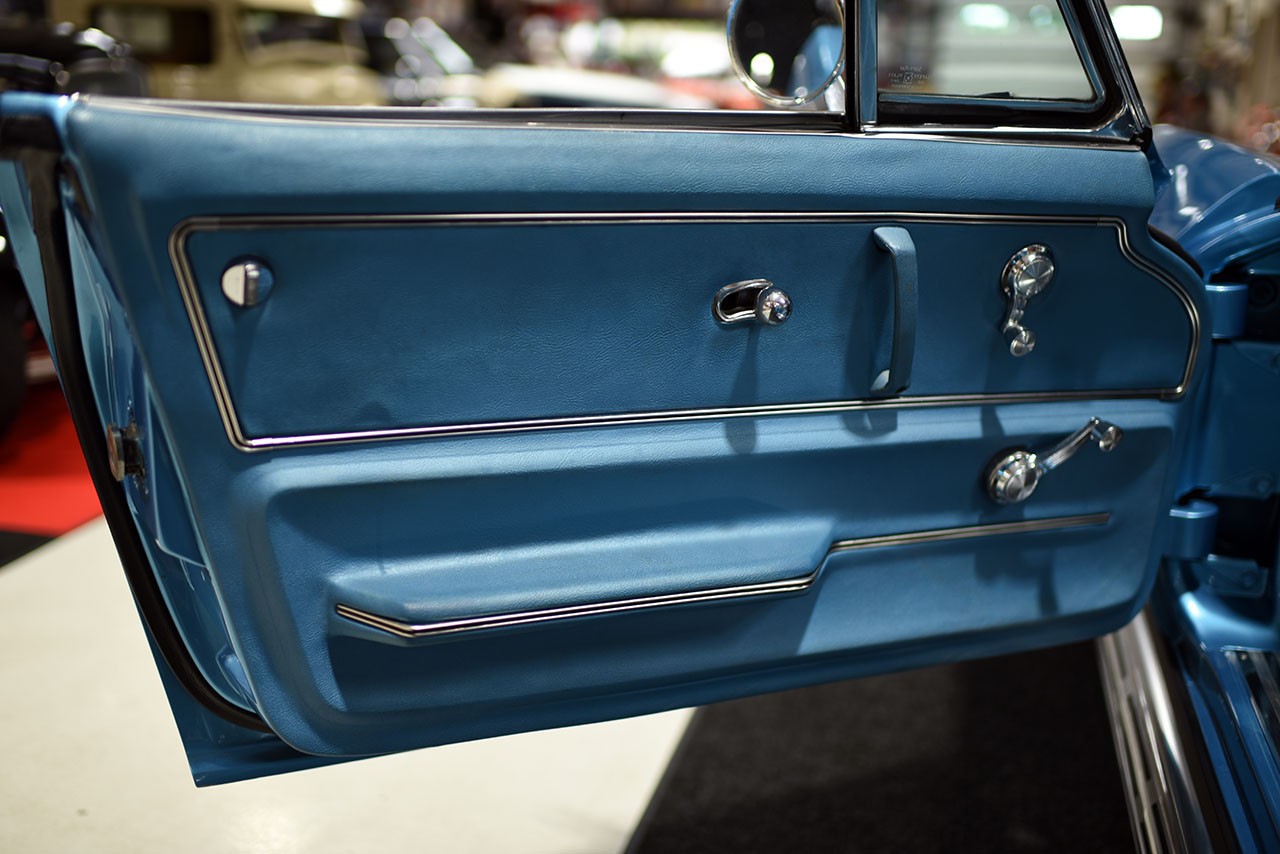 Chevrolet-Corvette-1965-Convertible-18
