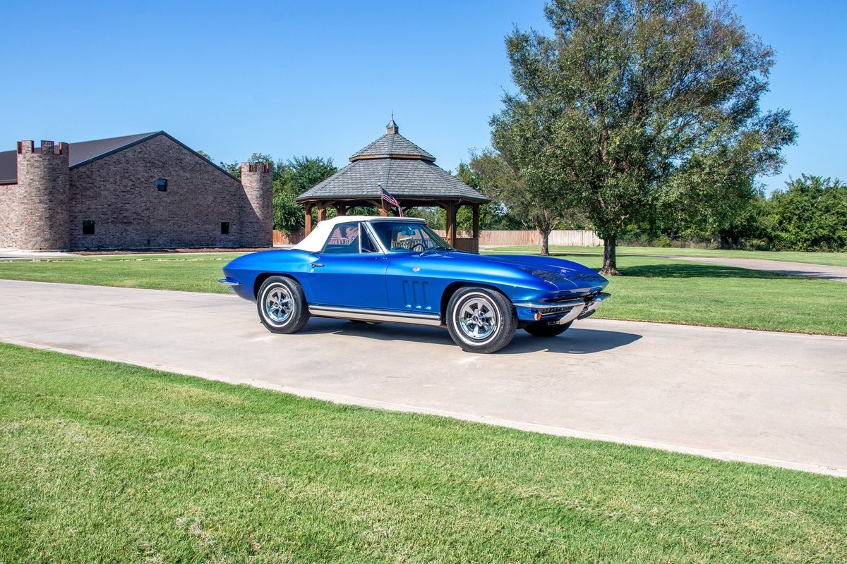 Chevrolet-Corvette-1965-Convertible-18
