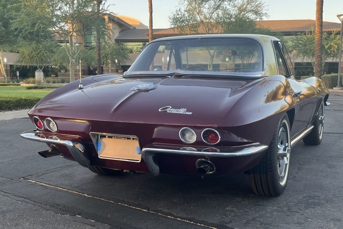 Chevrolet-Corvette-1965-Convertible-2