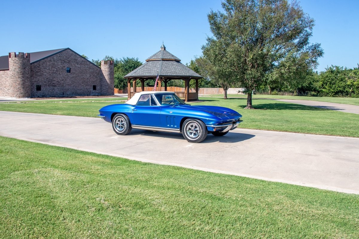 Chevrolet-Corvette-1965-Convertible-21