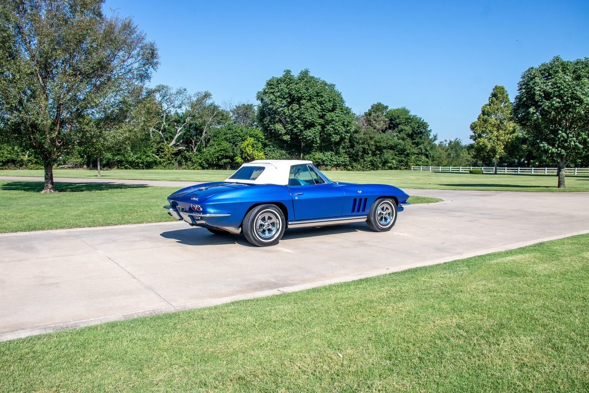 Chevrolet-Corvette-1965-Convertible-23