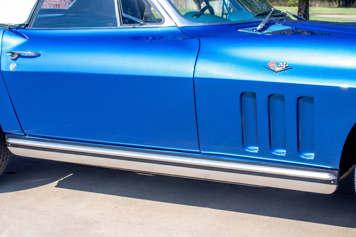 Chevrolet-Corvette-1965-Convertible-25