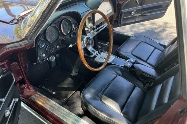 Chevrolet-Corvette-1965-Convertible-26