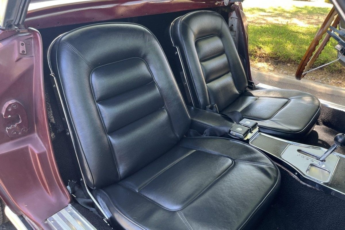 Chevrolet-Corvette-1965-Convertible-27