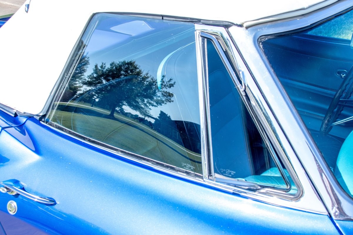 Chevrolet-Corvette-1965-Convertible-28