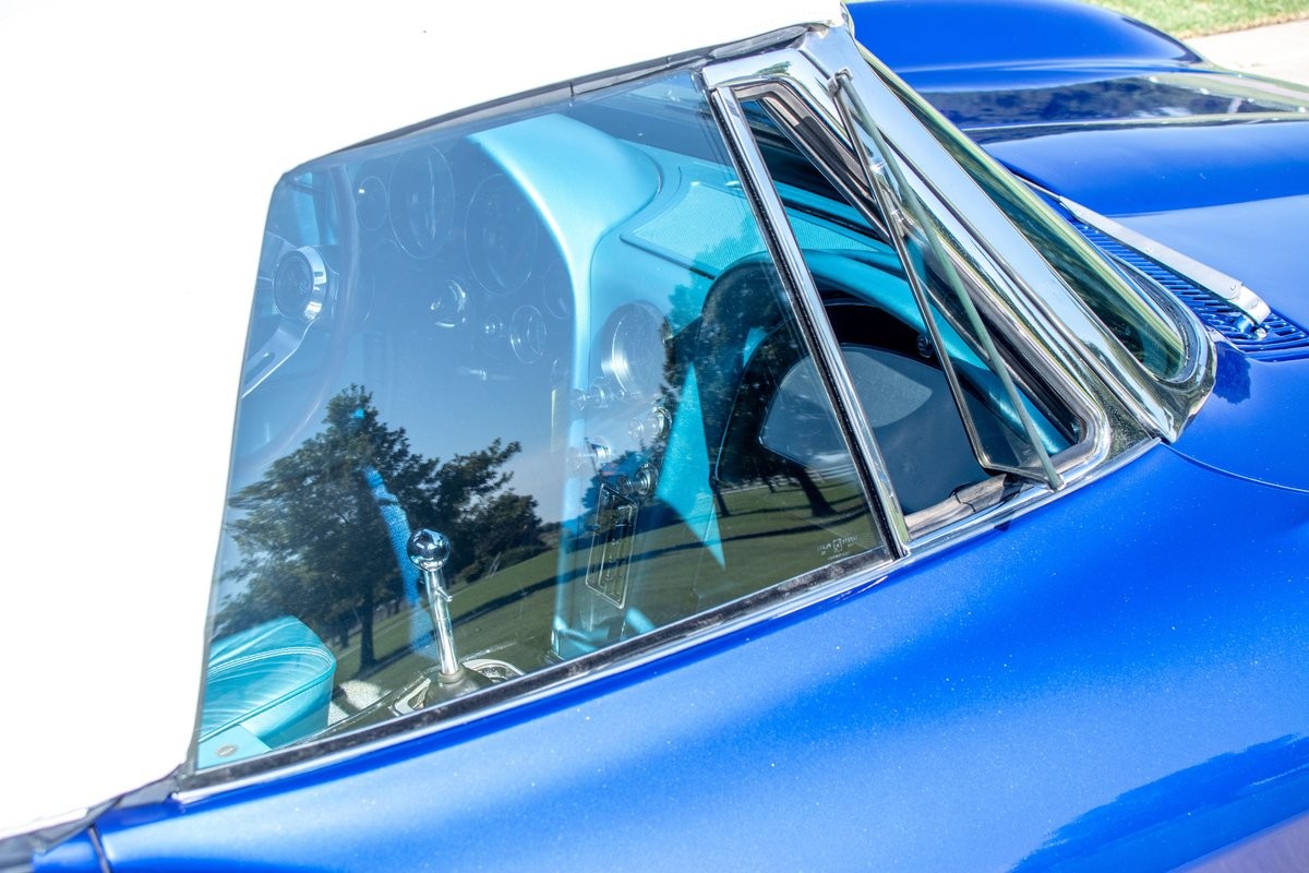 Chevrolet-Corvette-1965-Convertible-29