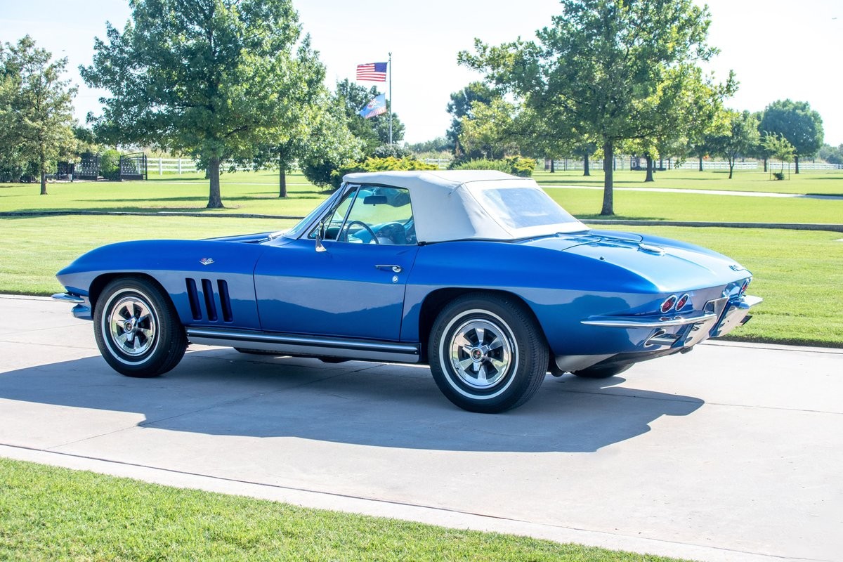 Chevrolet-Corvette-1965-Convertible-3