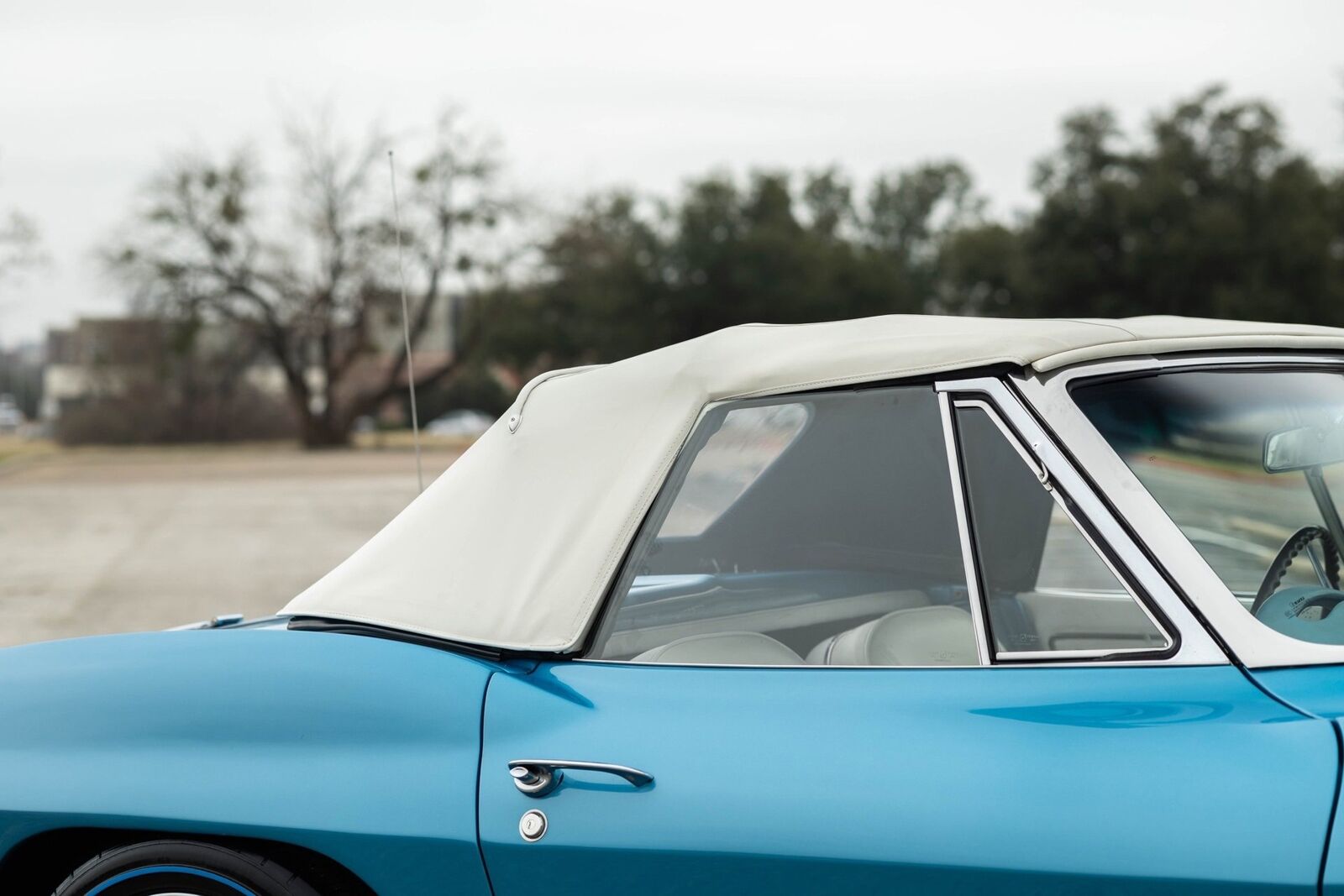 Chevrolet-Corvette-1965-Convertible-32