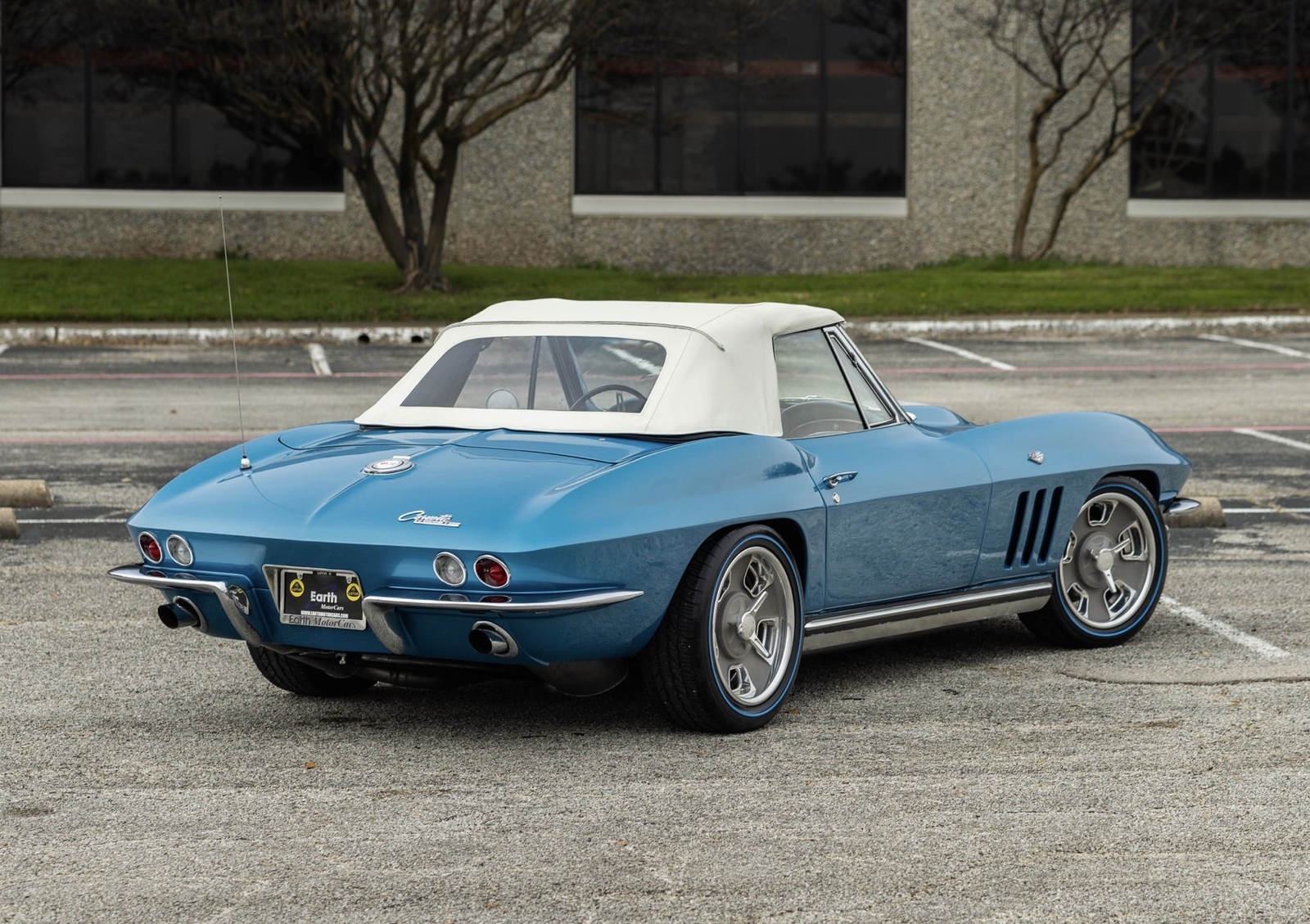 Chevrolet-Corvette-1965-Convertible-37