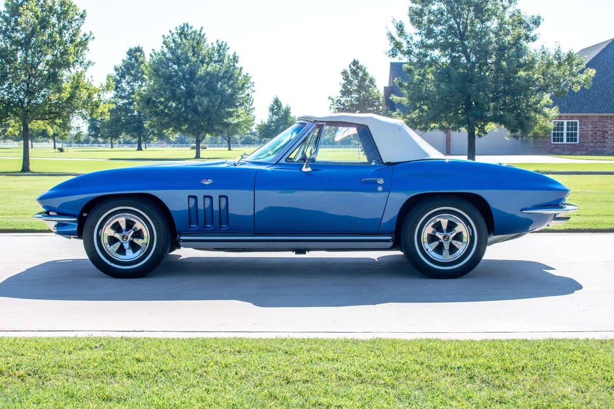 Chevrolet-Corvette-1965-Convertible-4