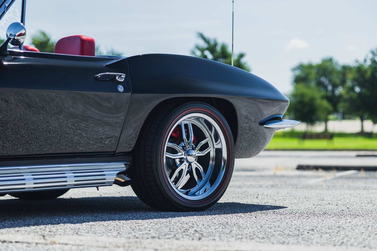 Chevrolet-Corvette-1965-Convertible-4