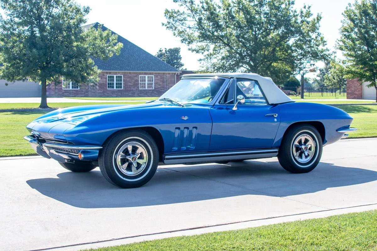 Chevrolet-Corvette-1965-Convertible