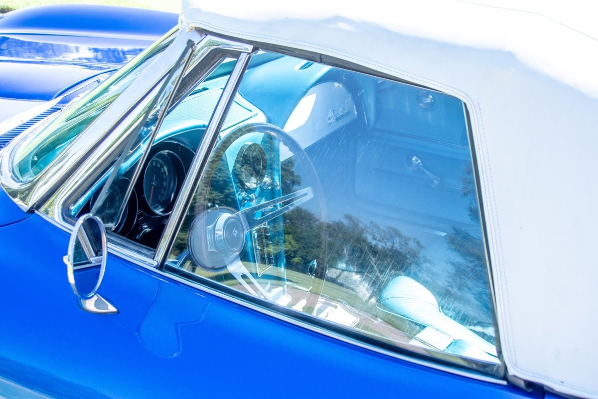 Chevrolet-Corvette-1965-Convertible-9