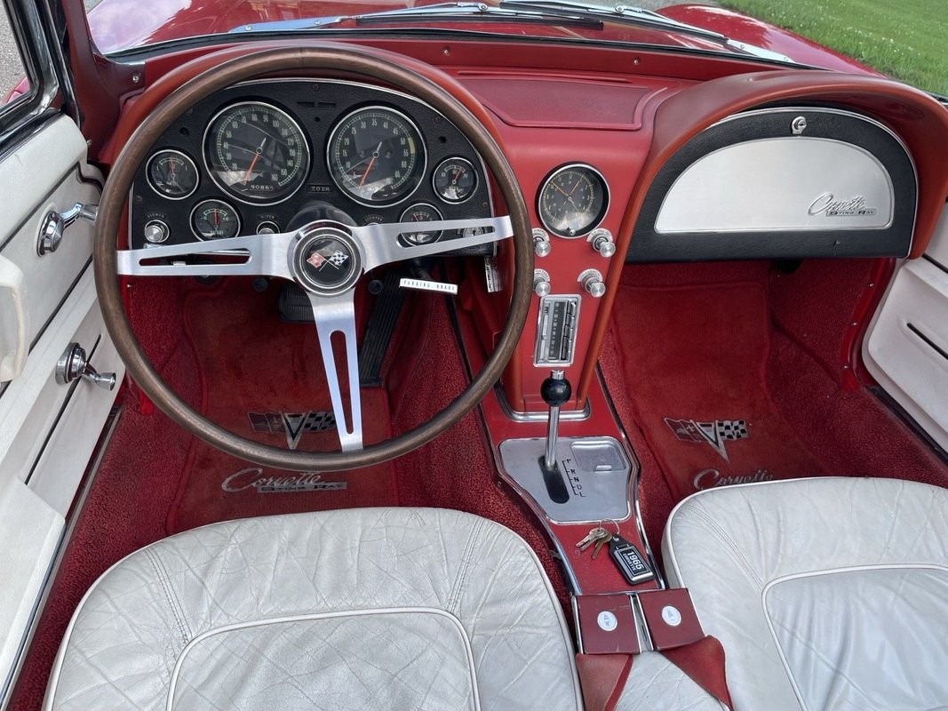 Chevrolet-Corvette-1965-Convertible-9