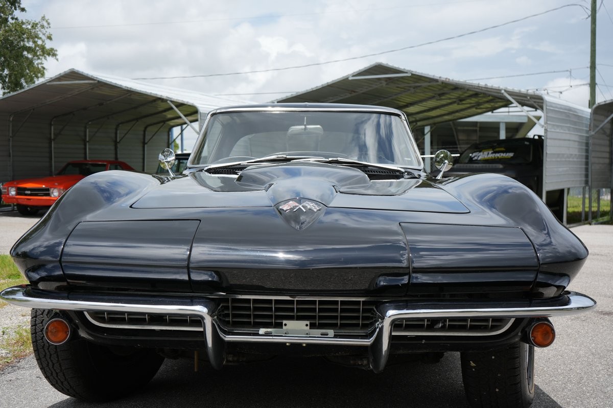Chevrolet-Corvette-1965-Coupe-10