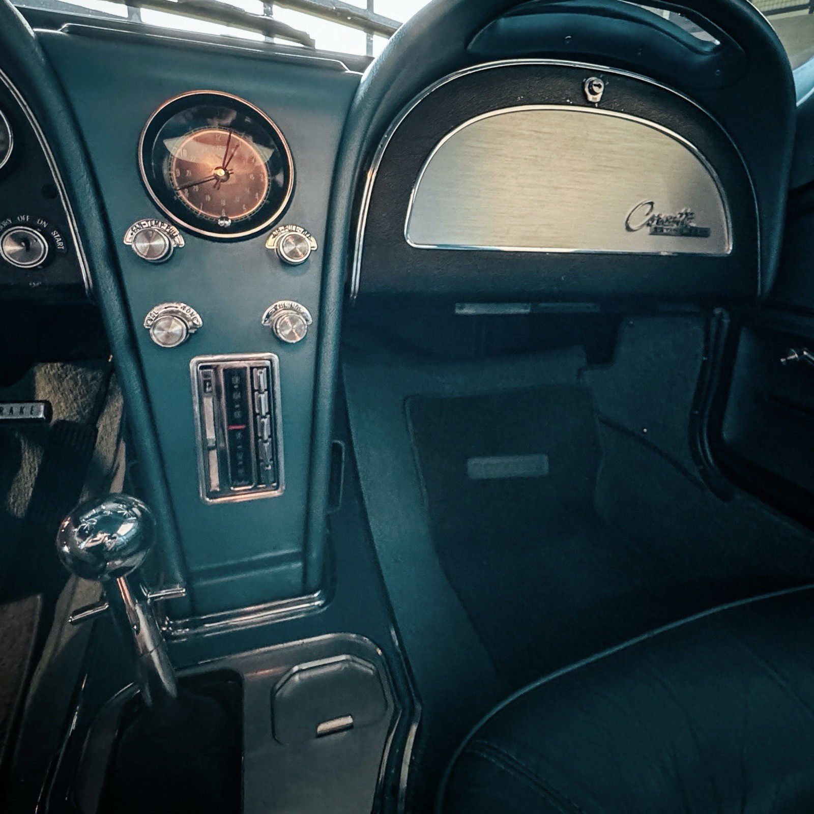 Chevrolet-Corvette-1965-Coupe-10