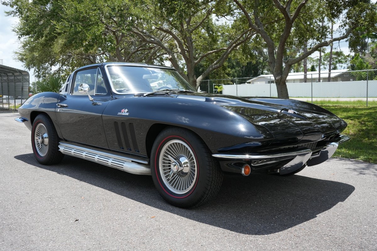 Chevrolet-Corvette-1965-Coupe-11