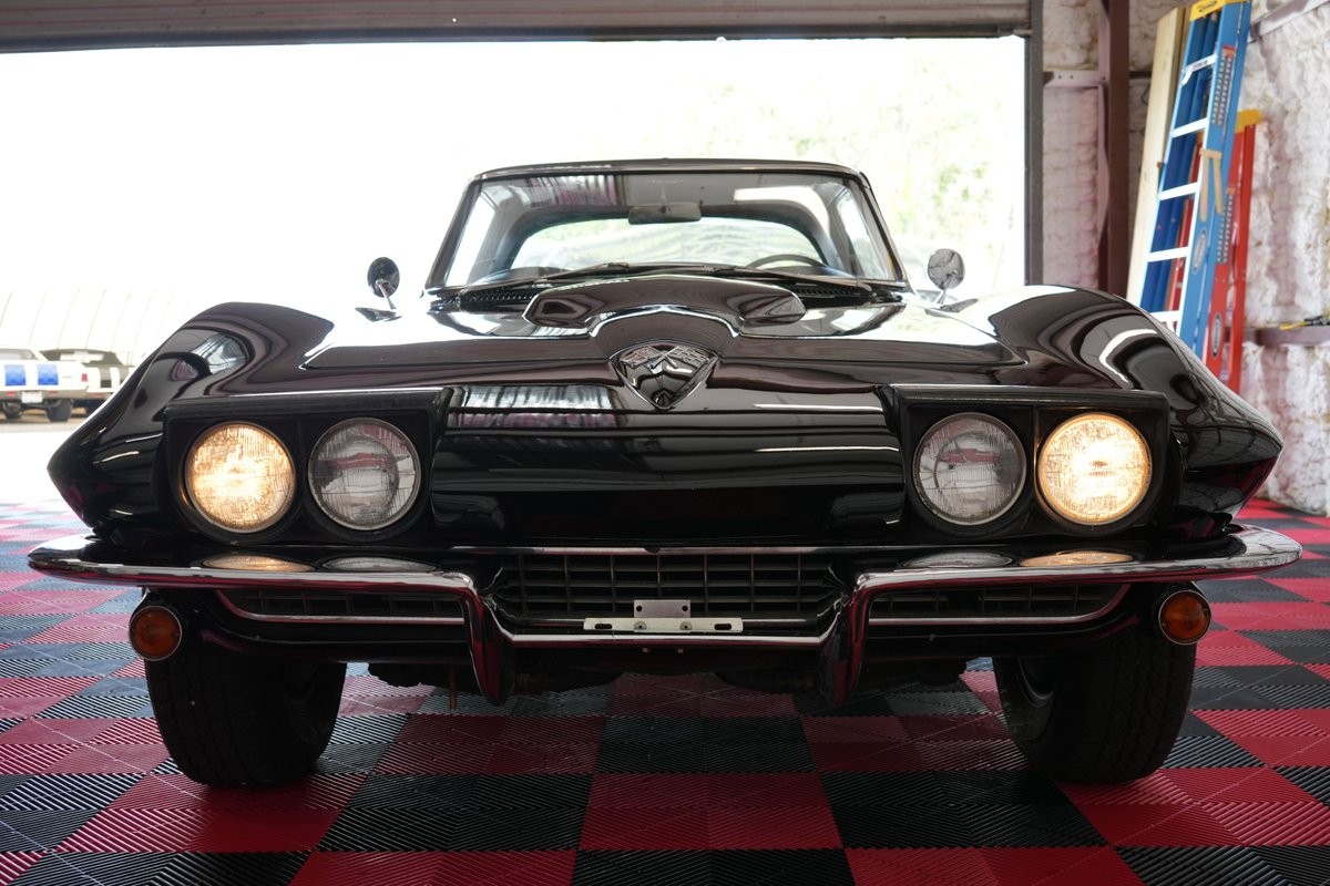 Chevrolet-Corvette-1965-Coupe-17