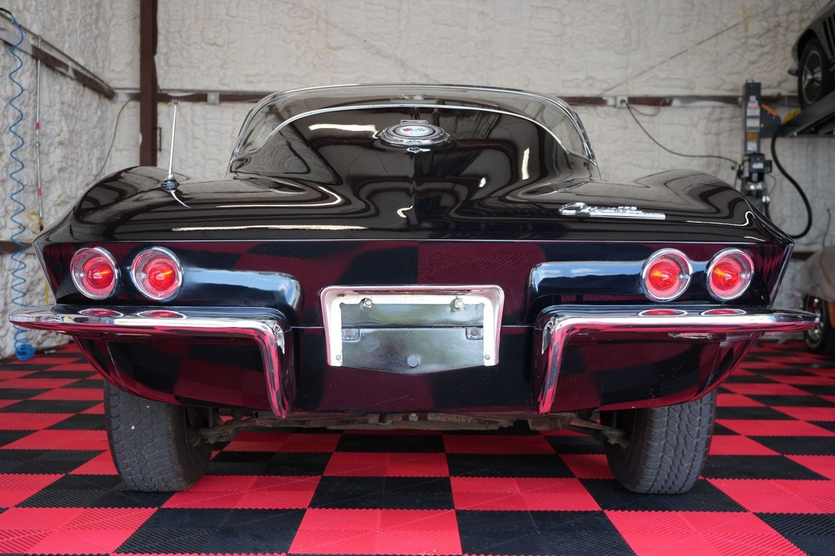 Chevrolet-Corvette-1965-Coupe-18